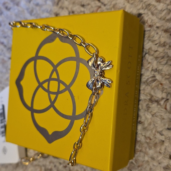 Kendra Scott Belle Bow Chunky Necklace - Picture 3 of 7